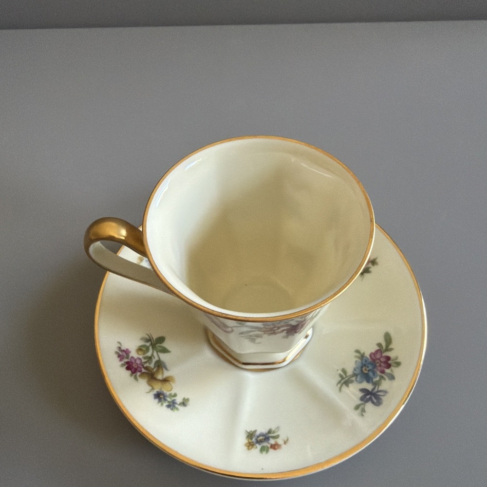 Vintage P.T. Bavaria Tirschenreuth Demitasse Cup & Saucer "The Colwyn" 4562 - Picture 5 of 8